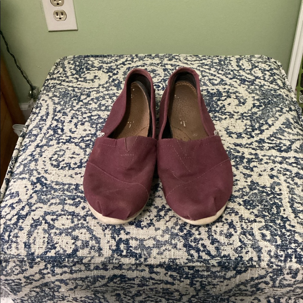 3/$20 maroon TOMS